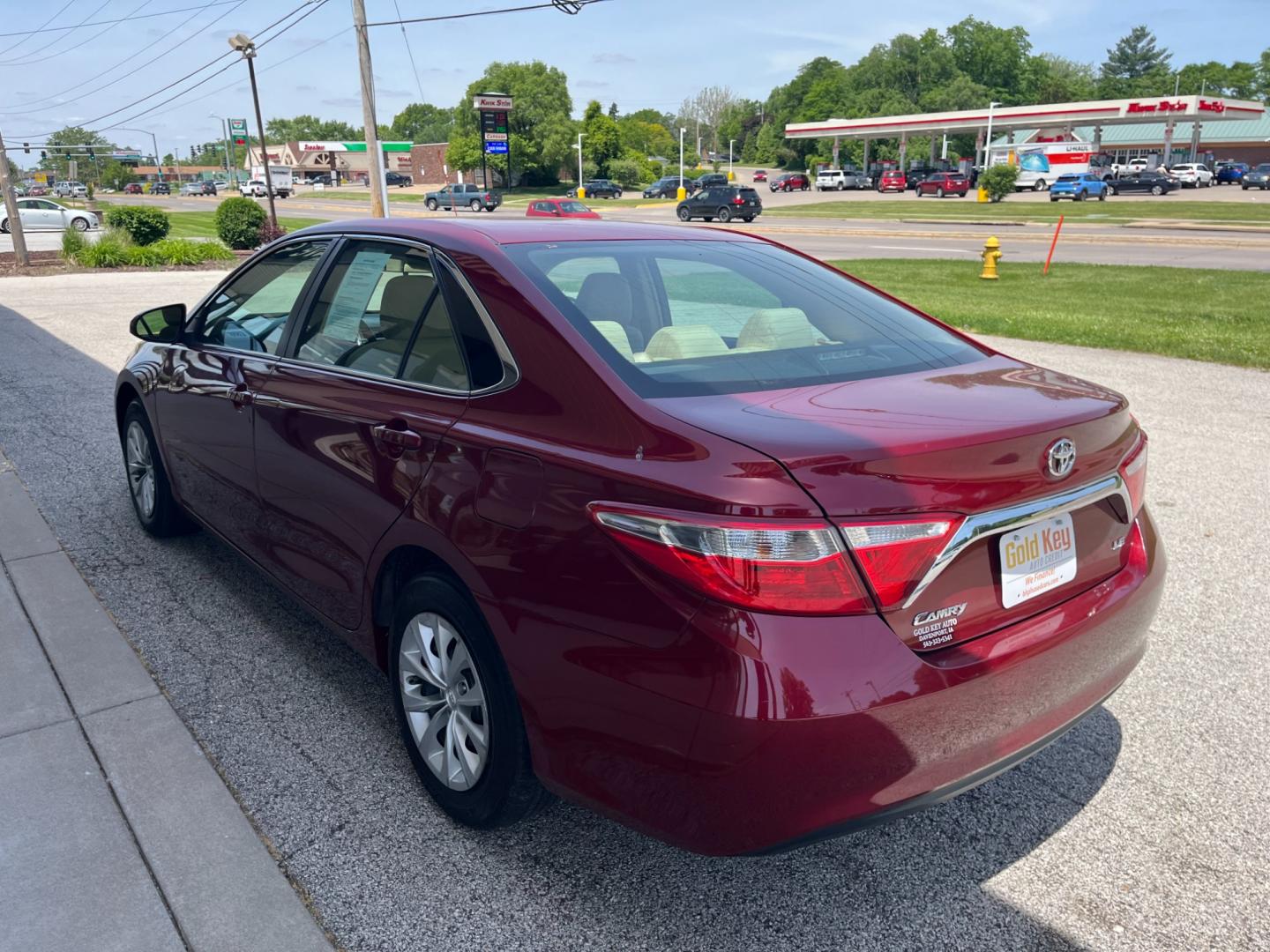 2015 Ruby Flare Pearl Toyota Camry LE (4T1BF1FKXFU) with an 2.5L L4 DOHC 16V engine, 6-Speed Automatic transmission, located at 1633 W Kimberly, Davenport, IA, 52806, (563) 323-5341, 41.559456, -90.598732 - Photo#3